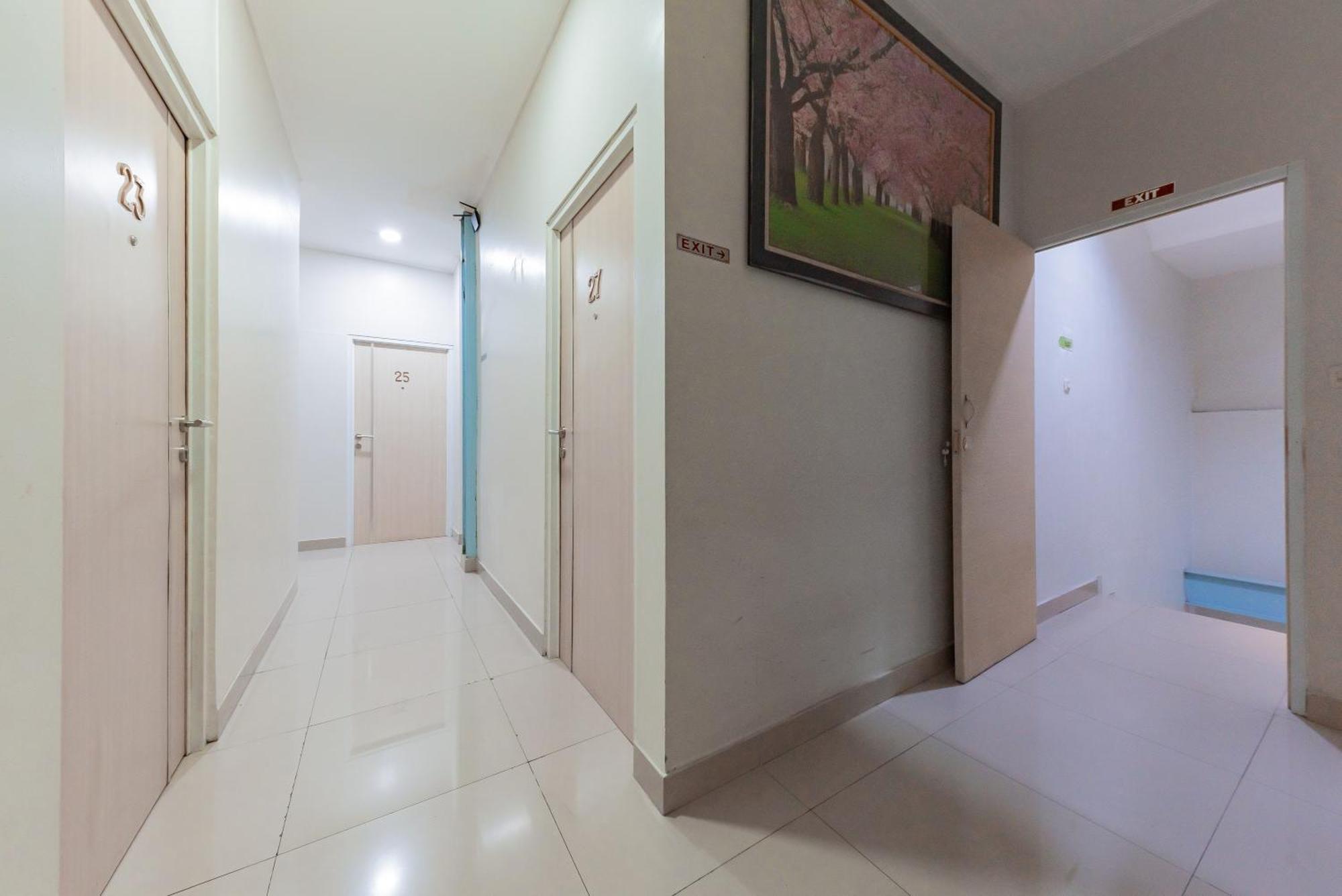 Hotel Reddoorz Near Pasar Baru Bandung Exteriér fotografie