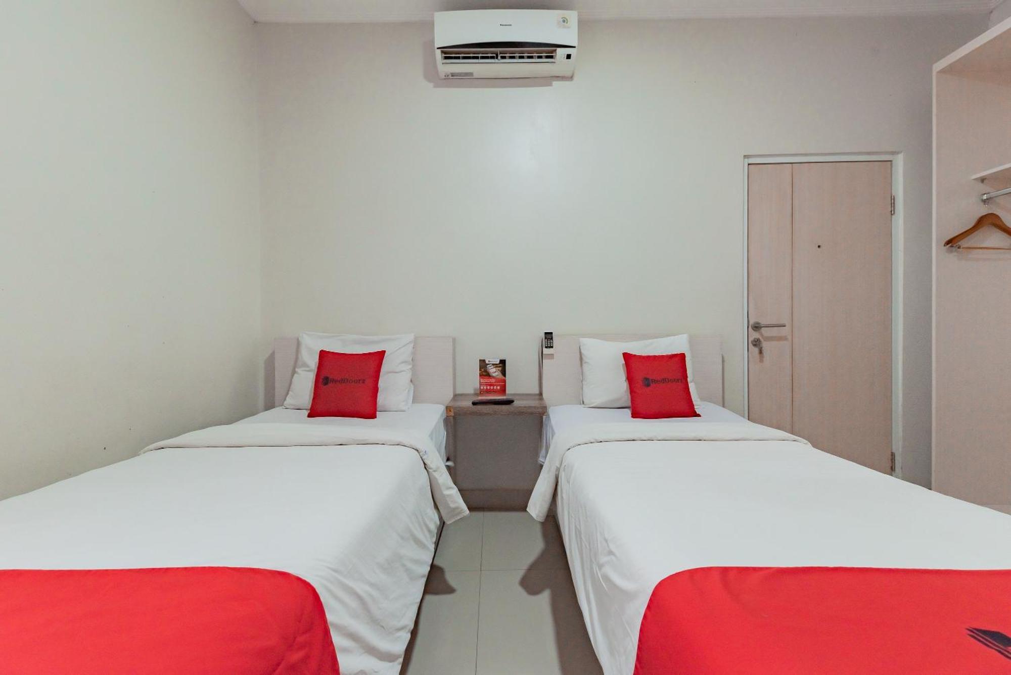 Hotel Reddoorz Near Pasar Baru Bandung Exteriér fotografie
