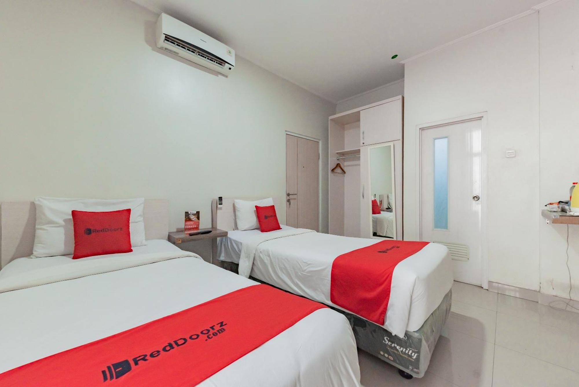 Hotel Reddoorz Near Pasar Baru Bandung Exteriér fotografie